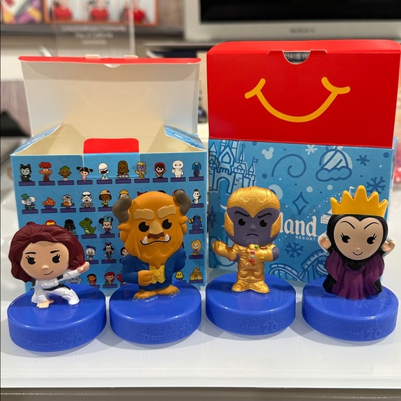 Disney 100, Disneyland 70 characters and Disney Micropopz bundle - Picture 4 of 4